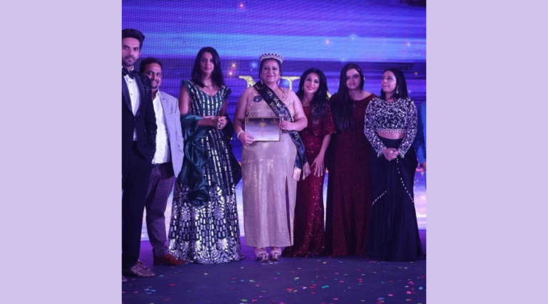 Sweta Kosti won gold title in Mrs Maharashtra show